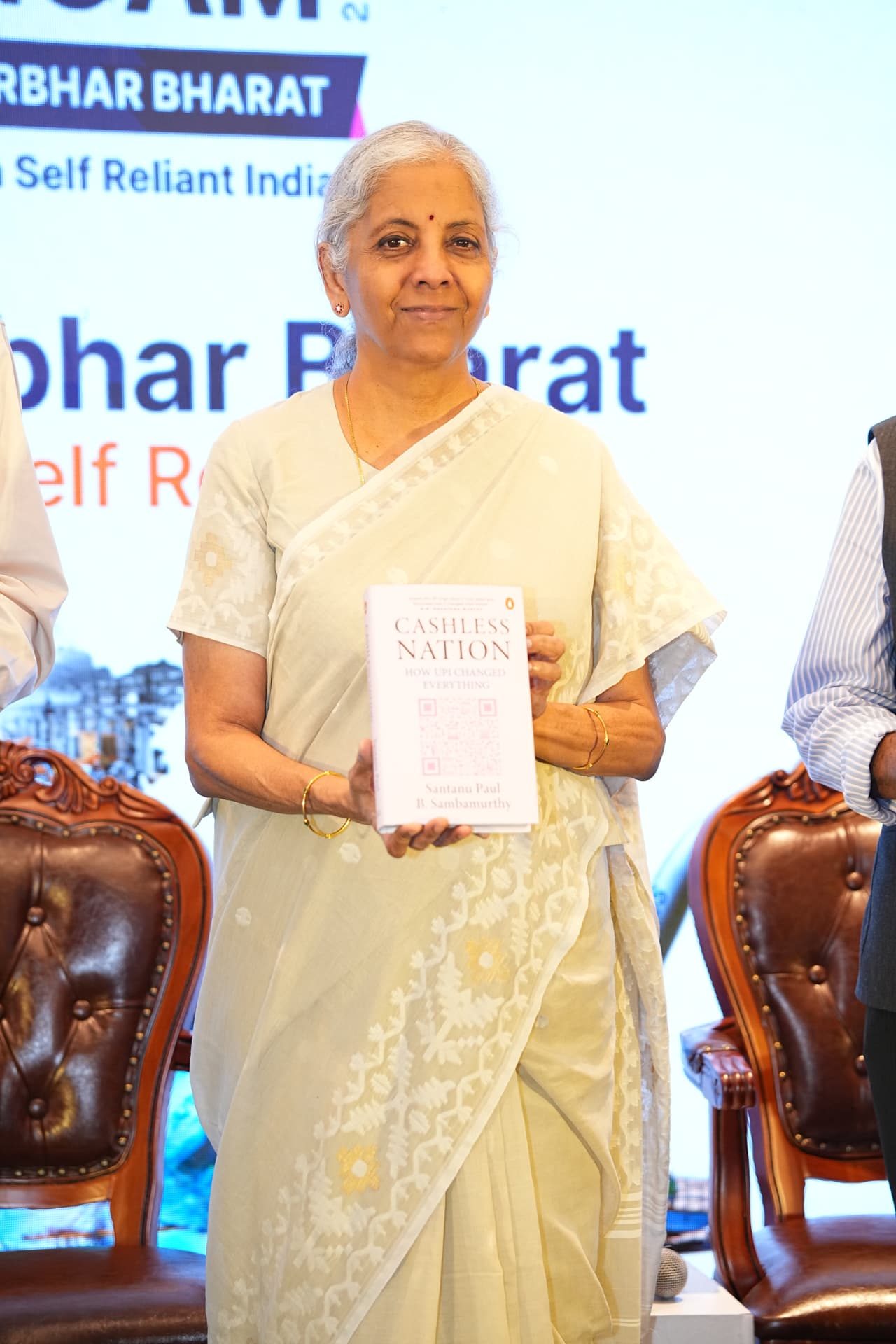 Smt. Nirmala Sitharaman holding Cashless Nation at the Bengaluru launch